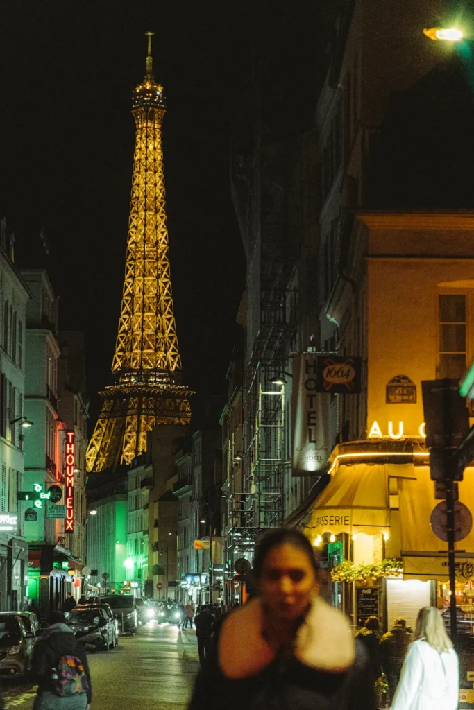 Paris-at-night-eiffel-tower-1