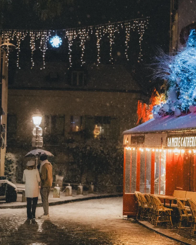 Montmartre-couple-in-snow